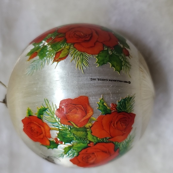 Vintage Hallmark Christmas Ornament 1981 - Picture 2 of 11